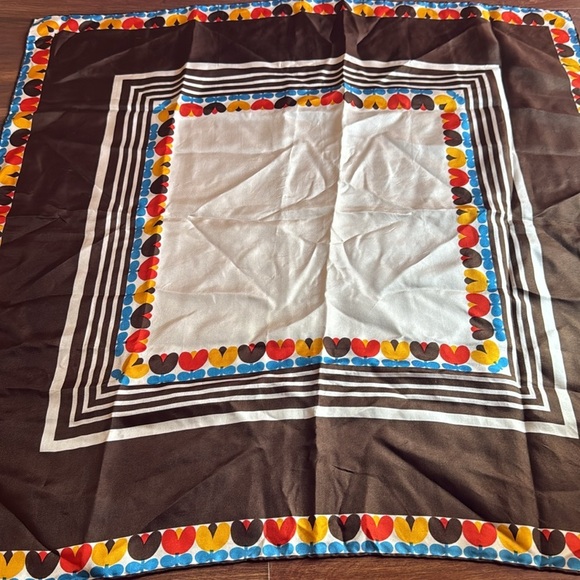 Echo Silk Flower design Scarf - Picture 3 of 6